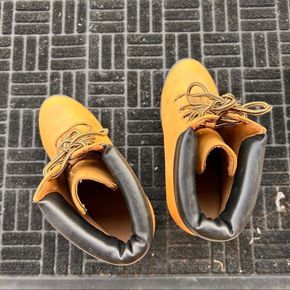 Construction inspired boots to rock and roll! Size 9 - Picture 7 of 9